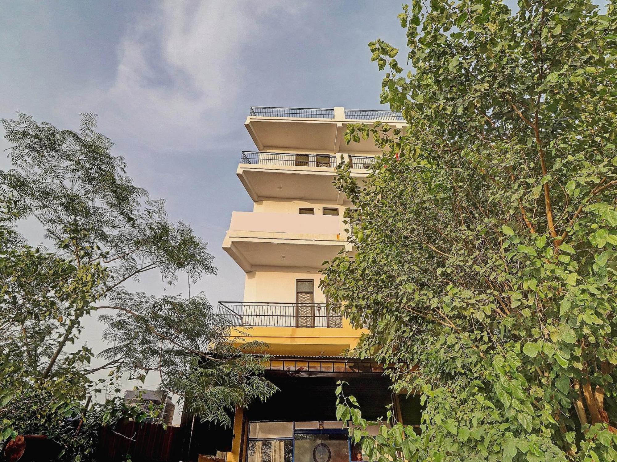 Spot On Hotel Blue Ray Ghaziabad Exterior photo